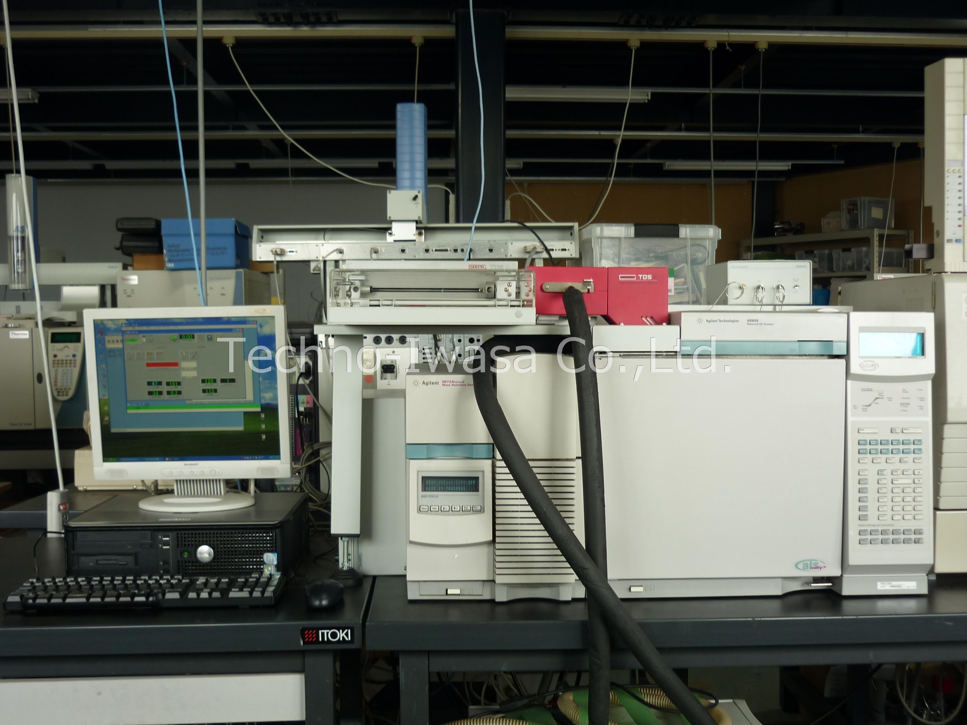 ���M�E����������